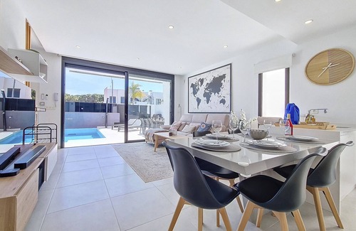 Santiago de la Ribera Villa | Villa con piscina, jacuzzi y azotea.