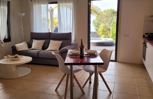 La Asomada Apartamento | Casa La Asomada con jacuzzi privado, vistas al mar, wifi, aire acondicionado