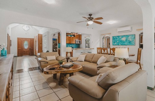 Puerto Morelos Villa | Casa La Buena Vida Villa steps from the beach with a Pool! +Bikes