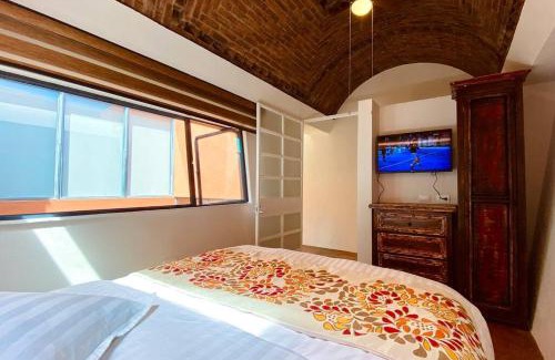 Colonia San Antonio Apartamento | Casa La Luz #2 Private One- bedroom Apartment with Full Kitchen and Private Roof Terrace
