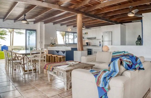 Cerro Plano Villa | Charming 3-bedroom house with AC, WiFi in brilliant Puntarenas