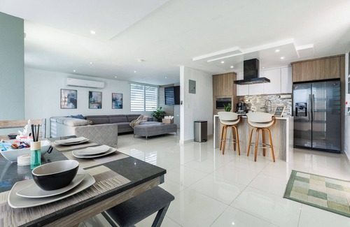 Hoyo Mulas Casa | Casa Laguna: Lake View, King Beds, Battery Backup, Home Gym