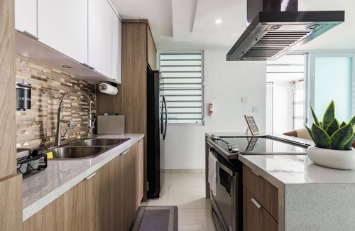 Hoyo Mulas Casa | Casa Laguna: Lake View, King Beds, Battery Backup, Home Gym