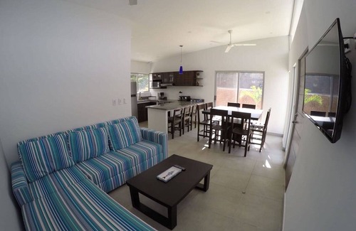 Puerto Carrillo Casa | Casa Lapa 1- Impresionante casa de playa a 2 minutos de la hermosa Playa Carrillo
