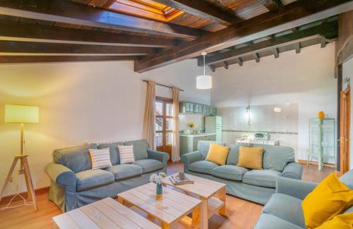 Arizkun Chalet De Esquí | Casa Larrañea, Espaciosa casa rural en el corazón del Baztán