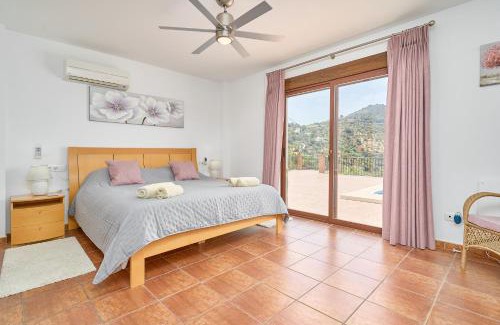 Sayalonga Casa | Casa Las Encinas