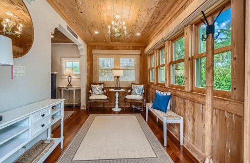 Flamingo Parks Casa | Casa las Flores - Stroll to Arts District from Cozy West Palm Cottage