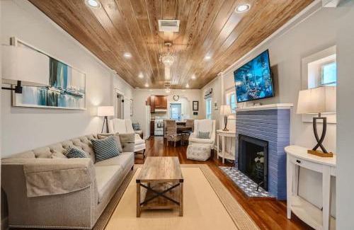 Flamingo Parks Casa | Casa las Flores - Stroll to Arts District from Cozy West Palm Cottage
