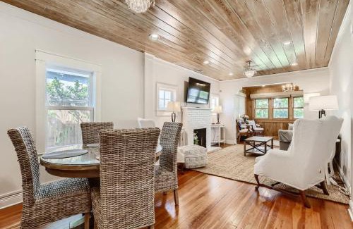 Flamingo Parks Casa | Casa las Flores - Stroll to Arts District from Cozy West Palm Cottage