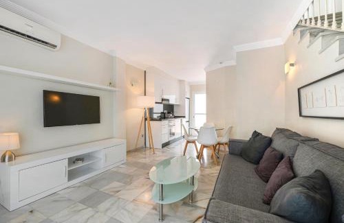 Urbanización Hacienda las Chapas Casa | Casa Latifa