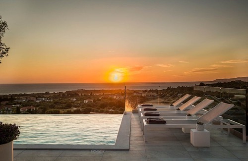 Sarlata Villa | Casa Laura - Sky Lounge Villas