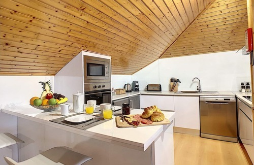 Sao Jorge Casa | Casa Leão de Ouro by LovelyStay