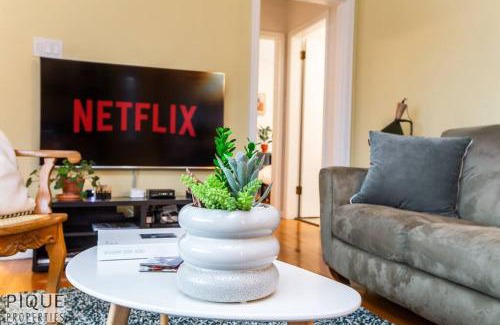 Southwest Edmonton Apartamento | Casa LeBlanc - Latin Vibes - Sleep 8 - Netflix - Long Term