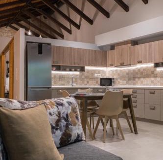 Spilion Apartamento | Casa Leone, cosy apartment overlooking the square