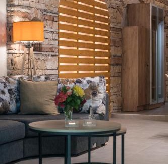 Spilion Apartamento | Casa Leone, cosy apartment overlooking the square