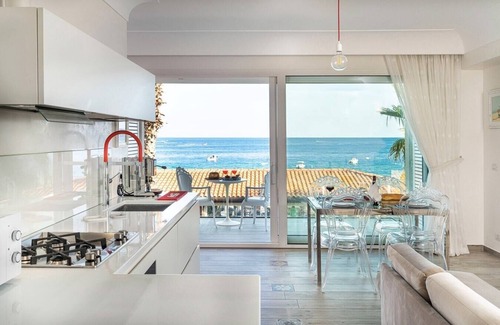 Letojanni Apartamento | Casa Leontina Erminia - seafront apartments