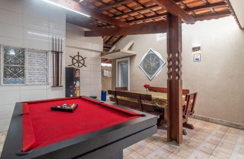Jardim Real Casa | Casa Lindíssima e Espaçosa com 2 Piscinas - Adulto e Infantil, Perto da Praia, Opção da Piscina Adulto Aquecida Cobrado à Parte, 4 Quartos Frente as Piscinas, Área Gourmet Completa com Churrasqueira, Forno e Fogão a Lenha, Mesa de Bilhar, Lareira na Sala