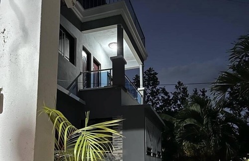 Payita Casa | Casa Linda: 10 Mins to Beach and lagoon with AC and Free Parking