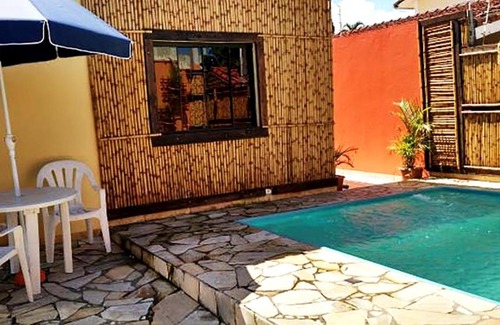 Jardim Santa Tereza Casa | Casa linda com Piscina e Jogos, pertinho da Praia