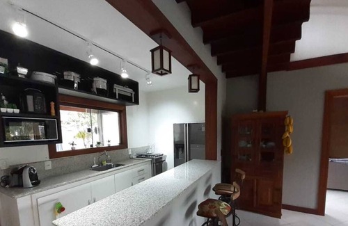 Guapimirim Casa | Casa Linda e Aconchegante Com Piscina, Churrasqueira, Sinuca, Wi-fi