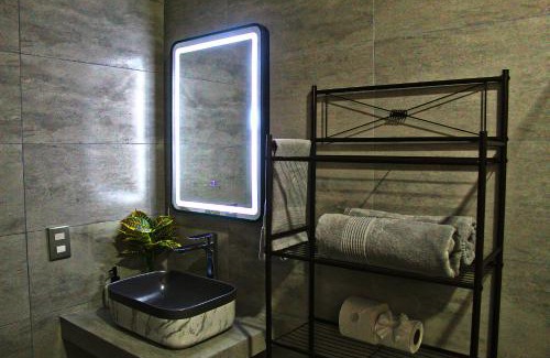 El Tanque Casa | Casa Lopez - Modern house in a natural setting