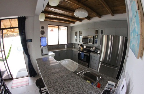 Olon Casa | Casa Los Panchos - Vista al mar con piscina