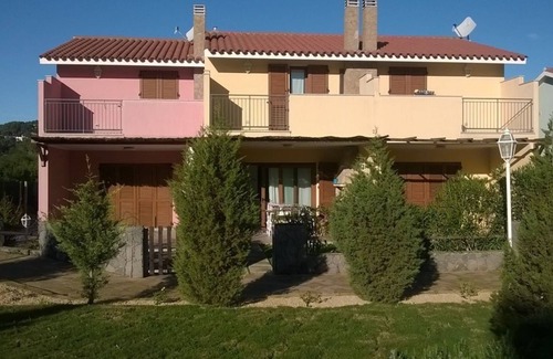 Porto Pino Casa | Casa Lulu, villa con jardín a 300 metros de la playa.