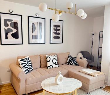 East Sarajevo Apartamento | Casa Luma Cozy & Stylish Flat, 10 min to City Center, Free Parking