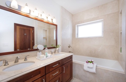 George Town Casa | Casa Luna 16 by Grand Cayman Villas & Condos