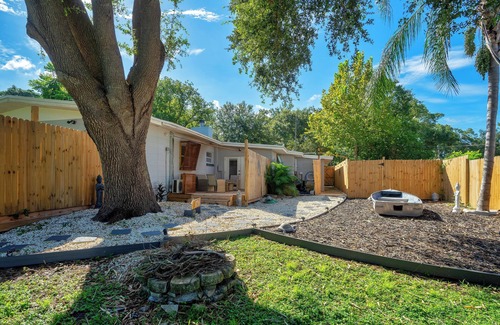 Conway Casa | Casa Luna w/Peaceful Lake view + 10min to dwtn!