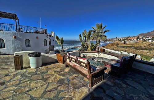Playas de Rosarito Villa | Casa Lunita - Oceanfront, Pool and Jacuzzi