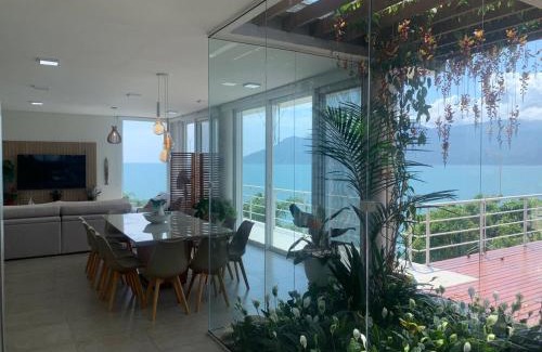 Prainha Casa | Casa luxuosa de frente para o mar