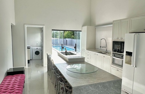 Tifa Monos Casa | Casa luxuosa De Piscina e Hidromassagem