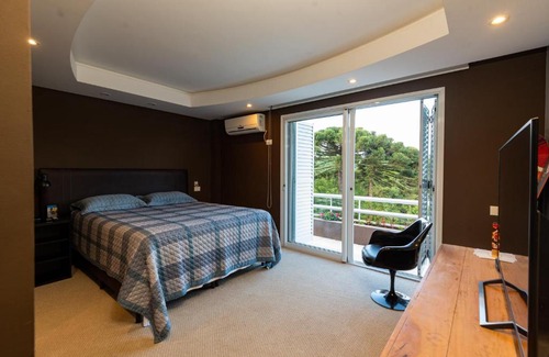 Vista Alegre Villa | Casa luxuosa em condomínio totalmente equipada
