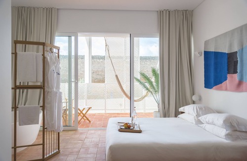 Lagos City Center Hotel | Casa Mãe Lagos