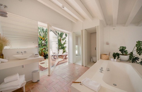 Lagos City Center Hotel | Casa Mãe Lagos