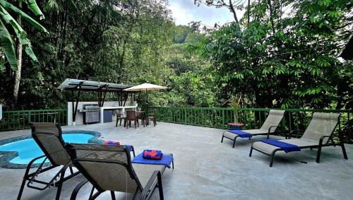 Quepos Casa | Casa Macaw Jungle Cabin w Private pool Wifi and AC