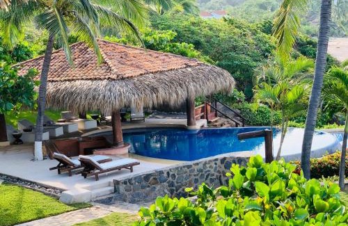 Troncones Cama Y Desayuno | Casa Manzanillo - Bay Room - Ocean Front Room at Exceptional Beach Front Location