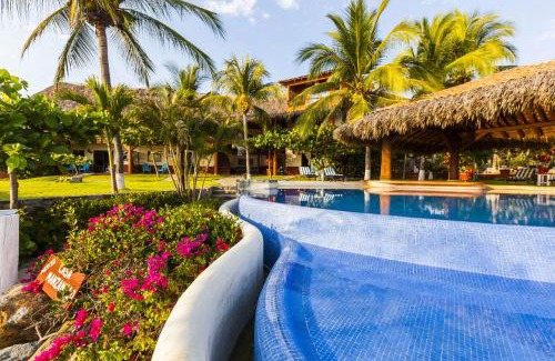 Troncones Cama Y Desayuno | Casa Manzanillo - Bay Room - Ocean Front Room at Exceptional Beach Front Location