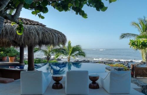 Troncones Cama Y Desayuno | Casa Manzanillo - Bay Room - Ocean Front Room at Exceptional Beach Front Location