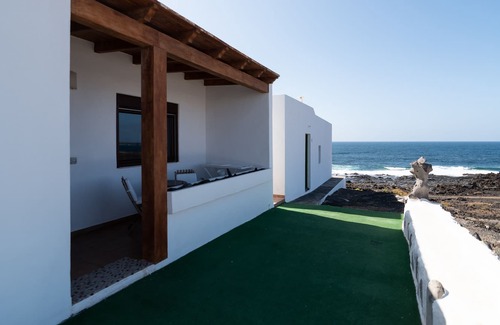 La Santa Casa | CASA MAR. FANTASTICA CASA AL LADO DEL MAR.