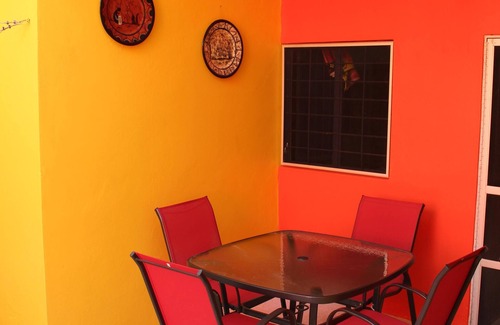 Barra de Navidad Apartamento | Casa Mar Y Sol es cómoda y segura con piscina. Cerca de playa y restaurante