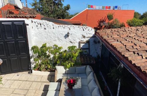 El Tanque Casa | CASA MARA Casa Rural con terraza, barbacoa y vistas al Teide