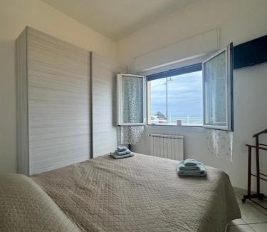 Santo Stefano al Mare Apartamento | Casa Mare - Bilocale sul Lungomare di Santo Stefano al mare