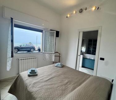 Santo Stefano al Mare Apartamento | Casa Mare - Bilocale sul Lungomare di Santo Stefano al mare