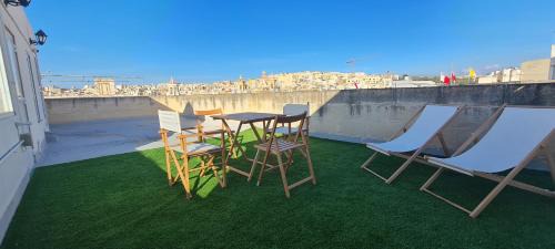 Cospicua Casa | Casa Marie, Stay in a Traditional Corner Townhouse in the 3 cities, built in 1881