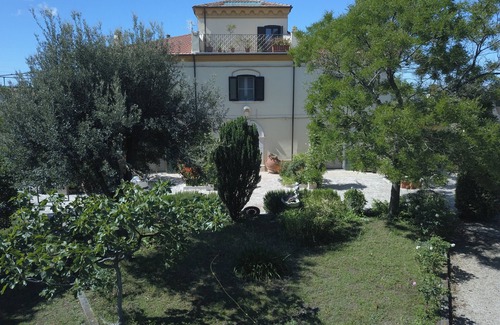San Martino in Pensilis Casa | Casa Marina, into 18th century masseria surrounded by olive groves