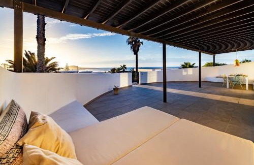 Urbanización Famara Villa | Casa Marina with pool, garden and terrace