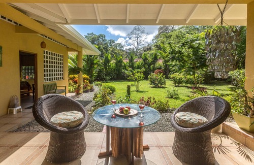 Chiguata Chalet De Esquí | Casa Mariposa 2BR en Playa Chiquita