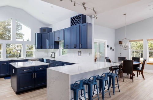 Dripping Springs Casa | Casa Mariposa |Newly Renovated| Firepit*Fireplace*Great Deck*Pets Welcome!